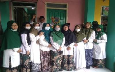 PERINGATAN HARI SANTRI DENGAN MENGENALKAN BUDAYA SANTRI DI PODOK PESANTREN KEPADA SISWA